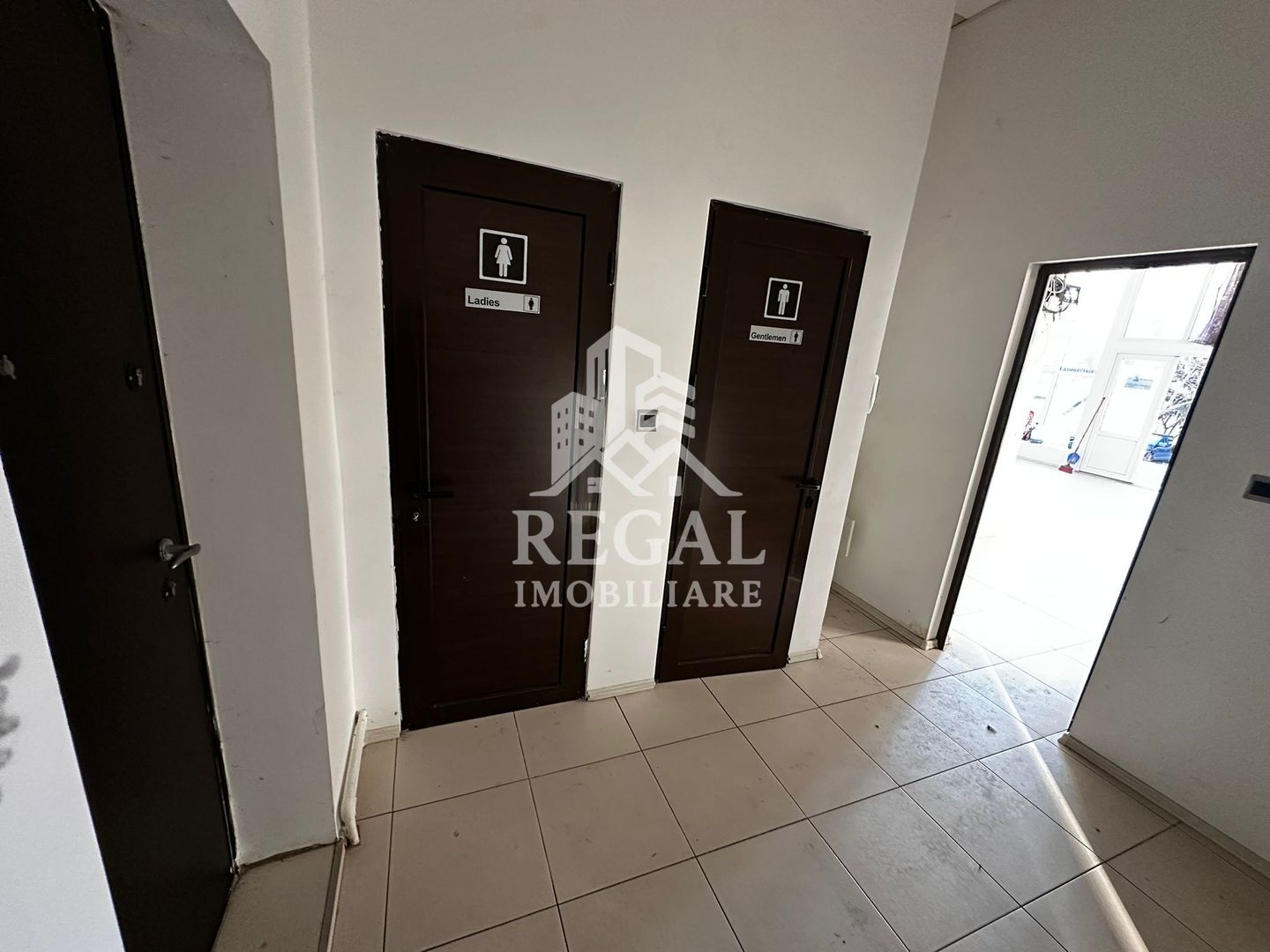 Spațiu comercial de vânzare sau închiriere – zona Parângul, 124 mp - Poză 4