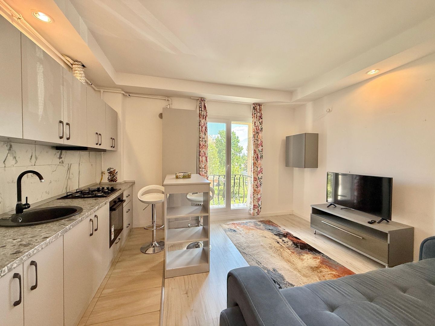 COSMOPOLIS - Apartament cu 2 camere tip studio, mobilat si utilat. - Poză 2