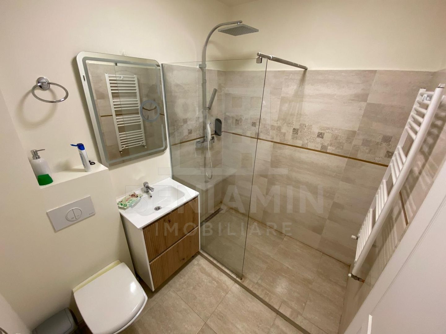 Apartament modern 3 camere-Zona Ciuperca-Loc de parcare-Disponibil - Poză 7