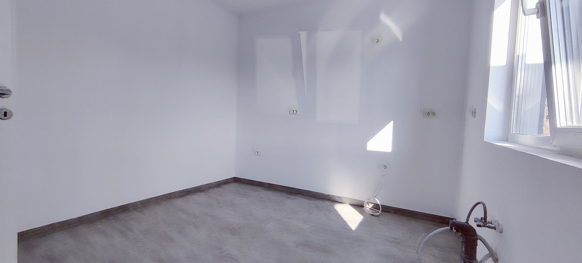 DUPLEX CERNETEAZ  140 MP UTILI + TEREN 570 MP - Poză 3