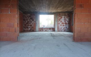 Aproape de oraș! Vânzare casă cu 5 camere în Ulmi! - Poză 7