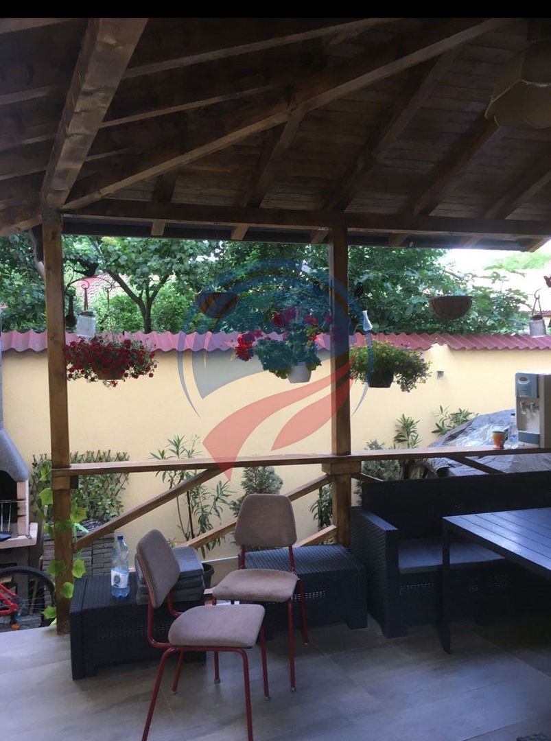 Casa moderna alcatuita din trei apartamente, zona Rovine - Poză 19