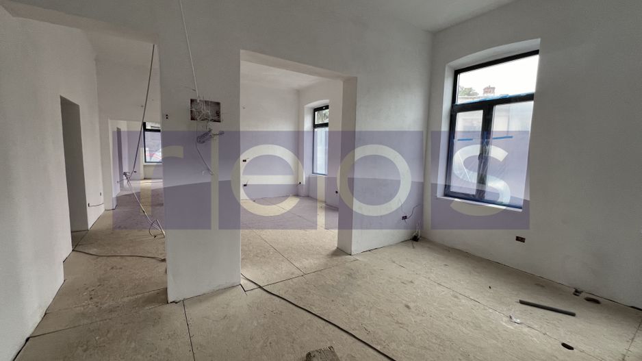 IMOBIL MIXT | ROSETTI | 500 MP | RENOVAT | 2 CORPURI + SUBSOL + CURTI INTERIOARE - Poză 4