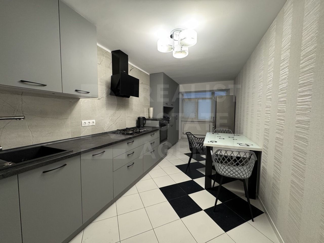 Chirie, apartament, 3 camere, str. Petru Movilă, Centru - Poză 1