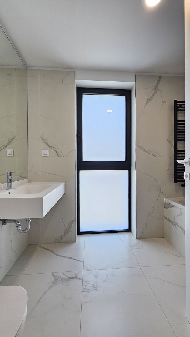 3 Camere + Parcare, Curte 75mp, One Lake Club - Poză 15