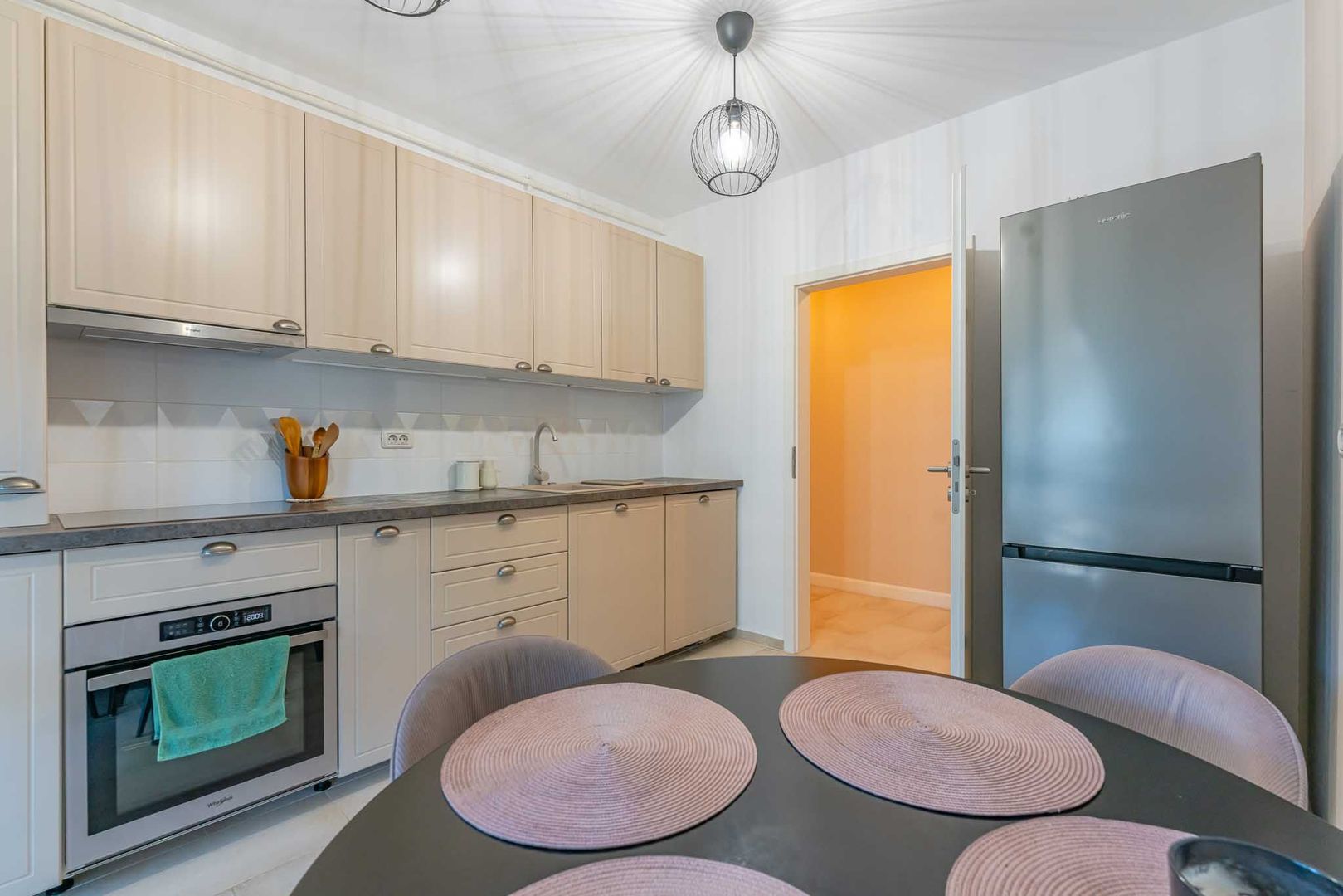 Locuință modernă cu loc de parcare, disponibilă în Sânpetru Residence - Poză 10