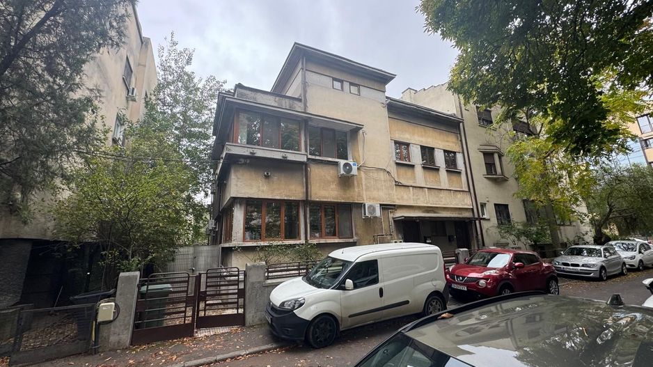 Vila generoasa in zona Capitale Victoriei Dorobanti - Poză 1