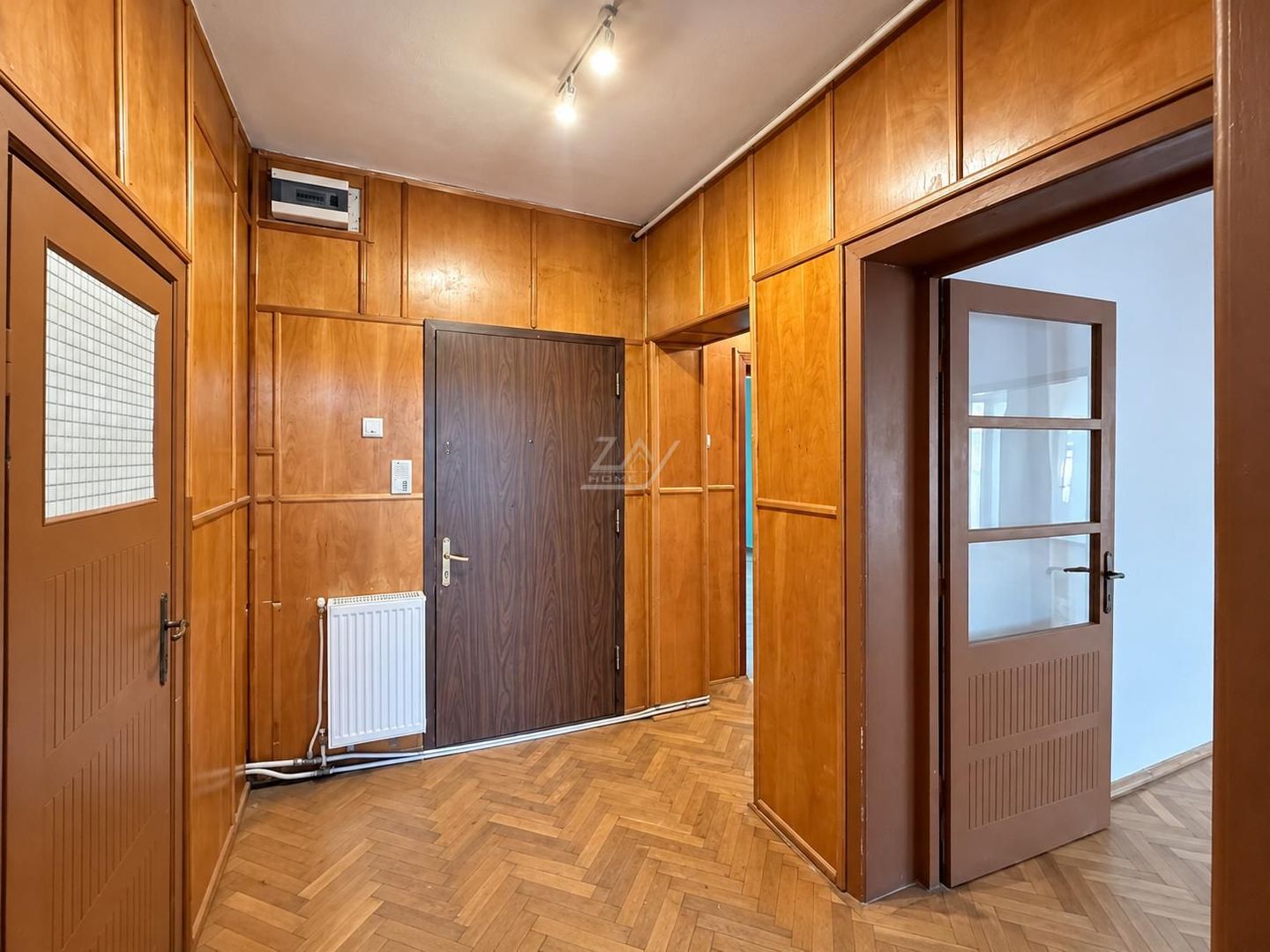 Bloc tip asociatie - zona Kiriac. 4 camere, 3 balcoane. Garaj si boxa. - Poză 17