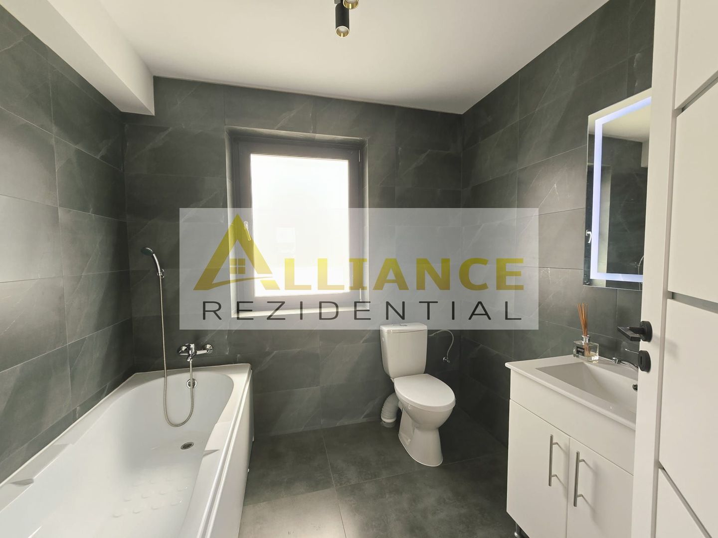 Casă individuală P+1+Pod | 4 Camere | 2 Bai  | 430MP- Comuna Berceni - Poză 9