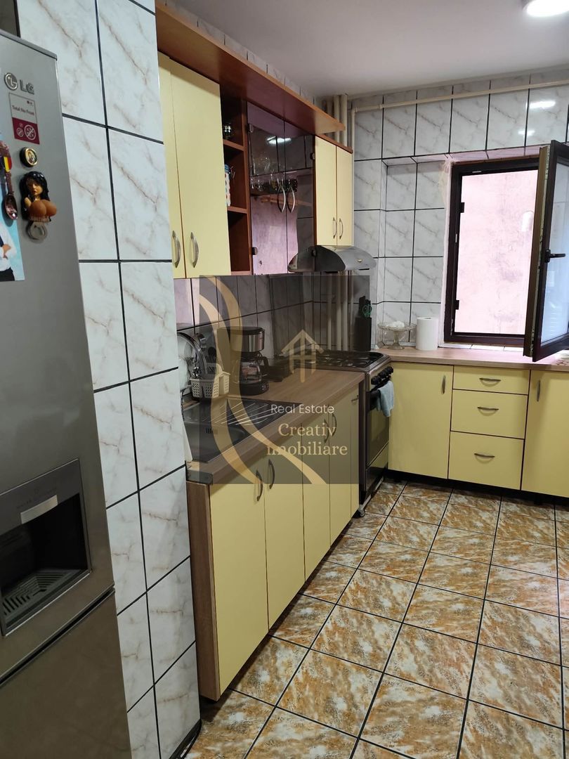 Apartament de vanzare 4 camere - Poză 2