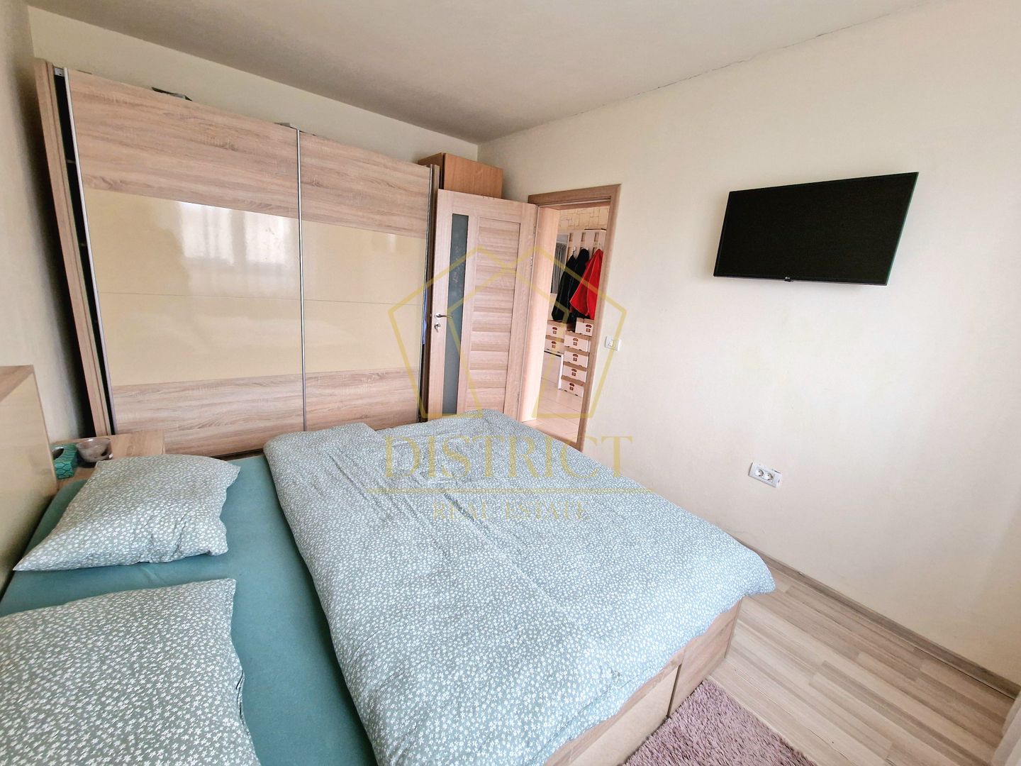 Casa individuala impartita in 2 apartamente | Ianova - Poză 6