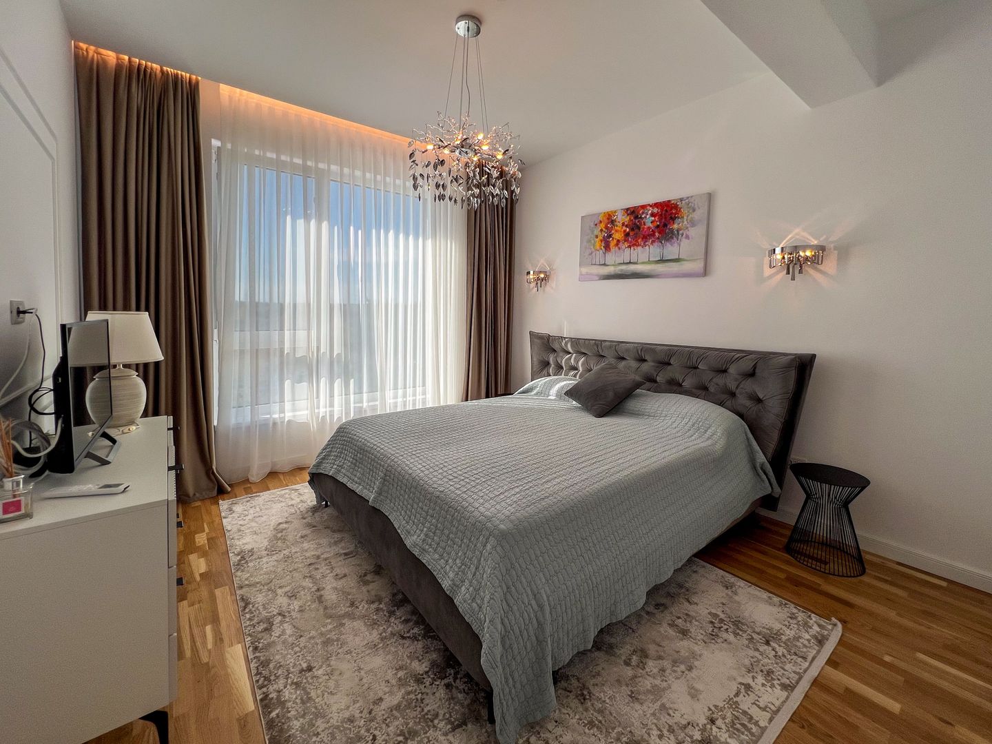 Vilă individuală elegantă, complet mobilată și utilată, lângă parcul și pădurea din Corbeanca - Poză 18