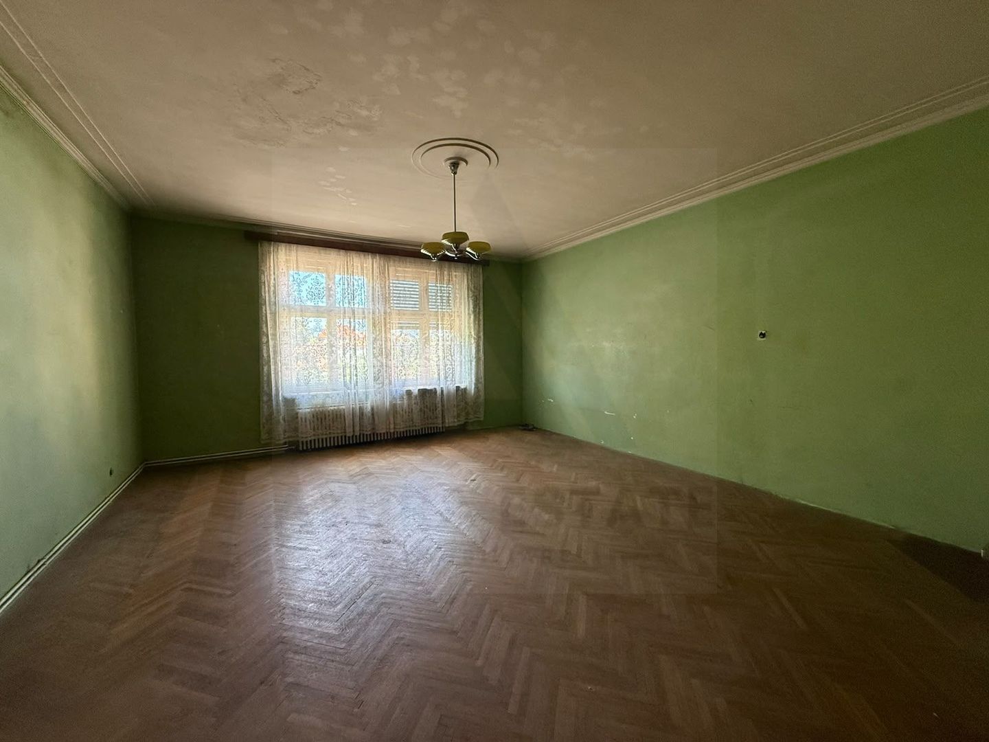 Apartament la casa 4 camere 4 bai 219.5 mp utili si garaj zona Central - Poză 3