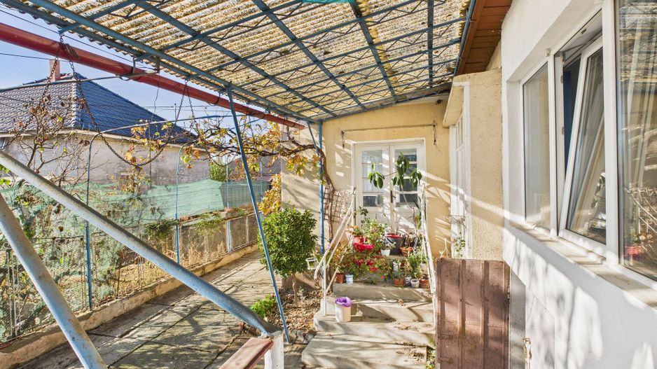 Casă+spaţiu comercial în Ghioroc, vânzare în rate - Poză 14