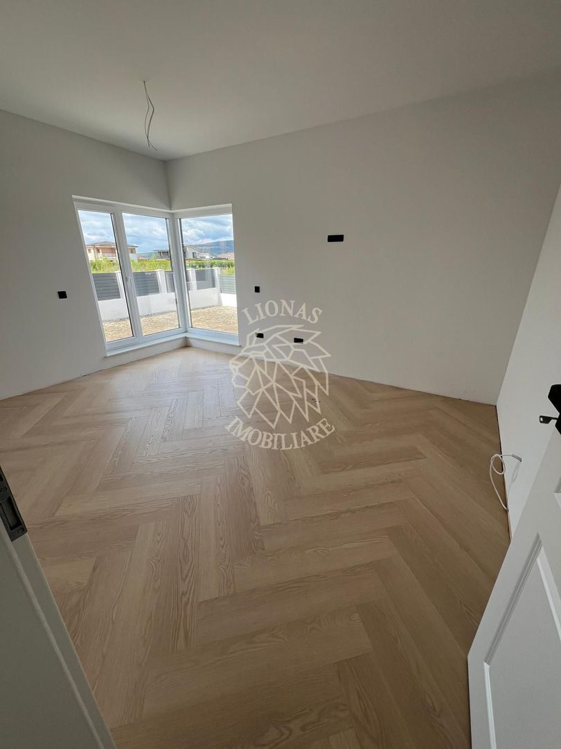 Casa Ultrafinisata 4 camere-teren 500mp-panouri fotovoltaice-Aerodrom - Poză 2