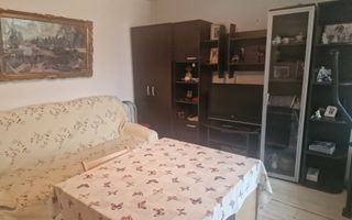 Apartament 3 camere, decomandat , etajul 1/10 - Poză 2