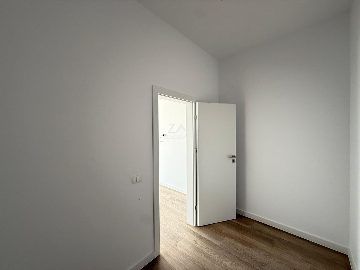 Comision 0. Gradina proprie 25 mp. Dressing. Loc de parcare. - Poză 7