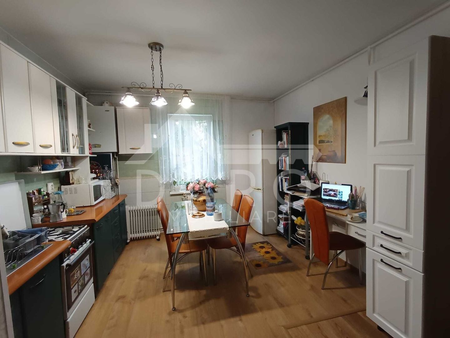 Apartament cu 2 camere modernizat de vânzare în Târgu Mureș - Poză 2