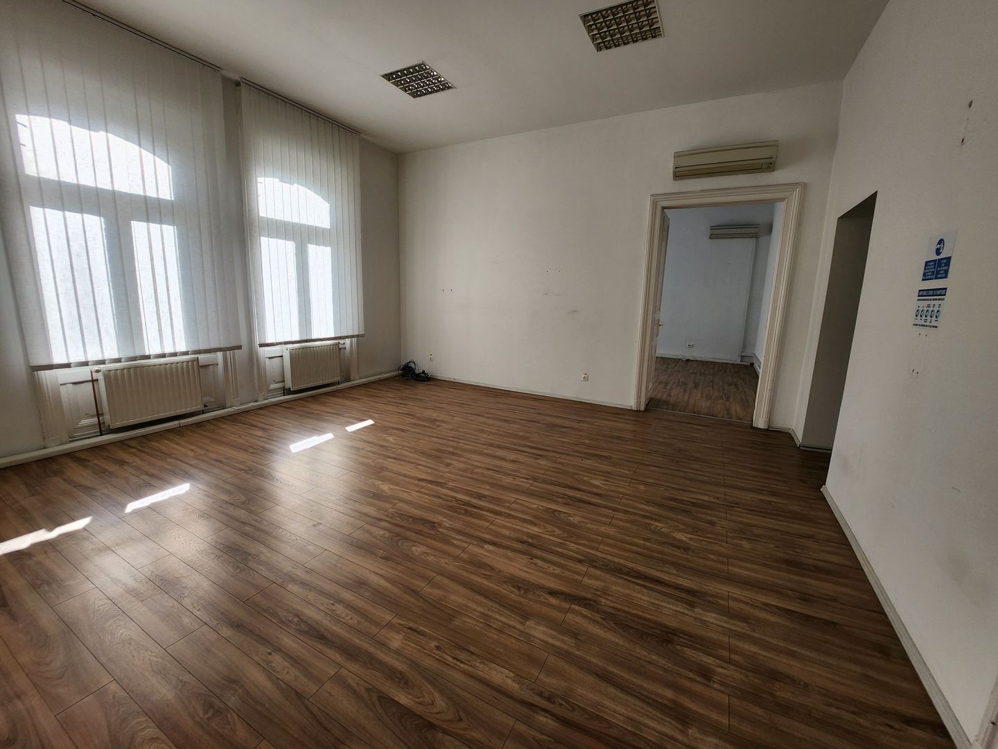 Spațiu de birouri de 200 mp de închiriat în zona Central - Poză 5