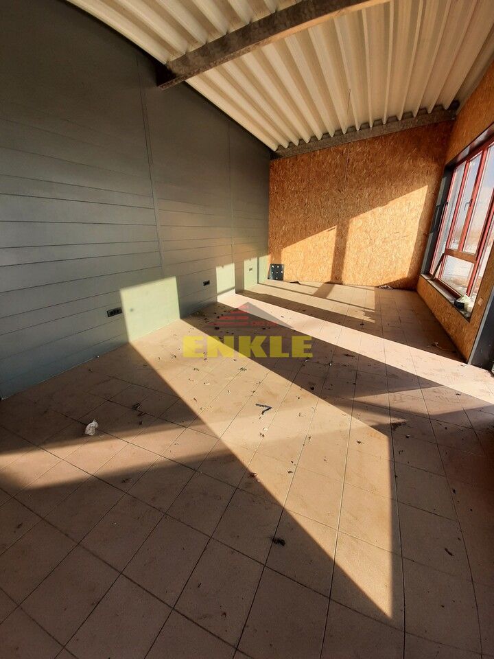 Hala 660 mp + vila 450 mp+ spatiu birouri 135 mp + teren 5000 mp, zona Hudum, pret negociabil - Poză 7