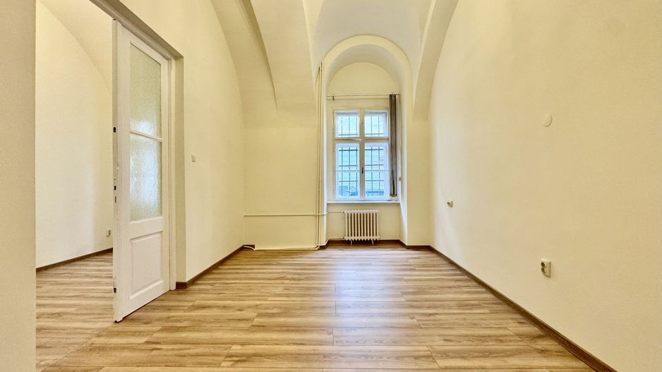 Birou renovat situat in Piata Unirii - Tribunal - Poză 10