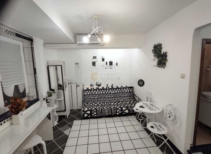 Piata Romana metrou - vedere catre bulevard - Poză 2