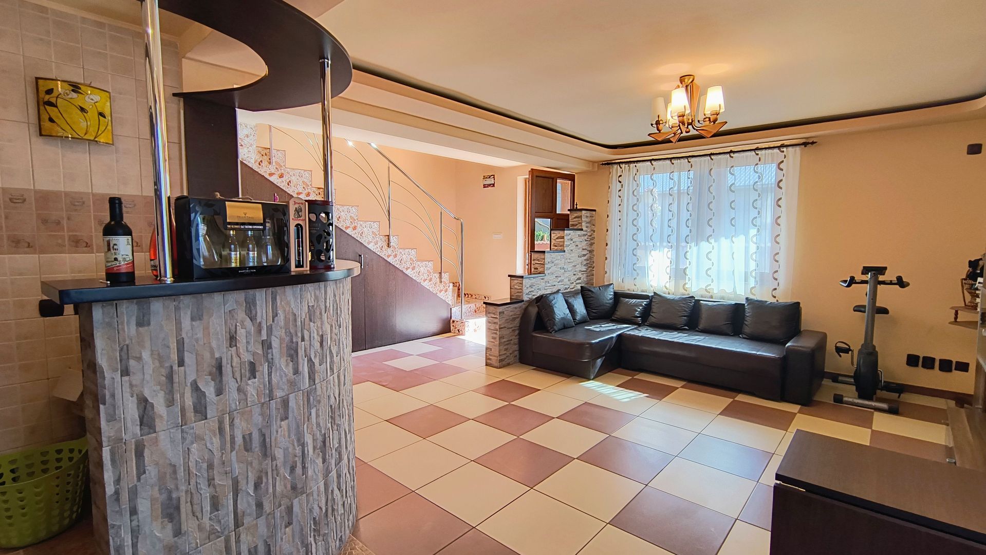 Năvodari | Casă spațioasă cu teren mare - Poză 17