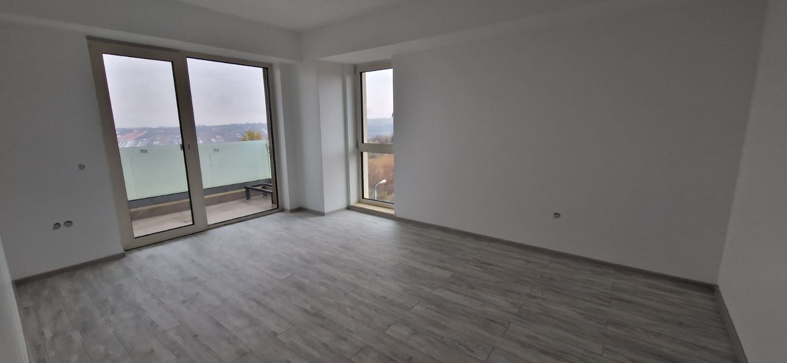 Apartament 3 camere MUTARE IMEDIATA 80 mp Copou 152000 euro - Poză 3