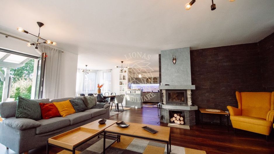 Pensiune Moderna 200 mp-teren 1000 mp-foisor-terasa-balcoane-Colibita - Poză 1