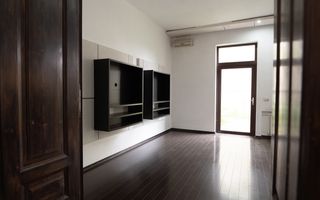 De vanzare Cladire bloc Istoric Central Arad D+P+E+M curte proprie - Poză 5