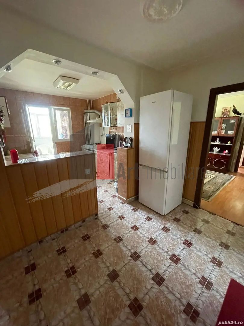 vand apartament 3 camere - Poză 4