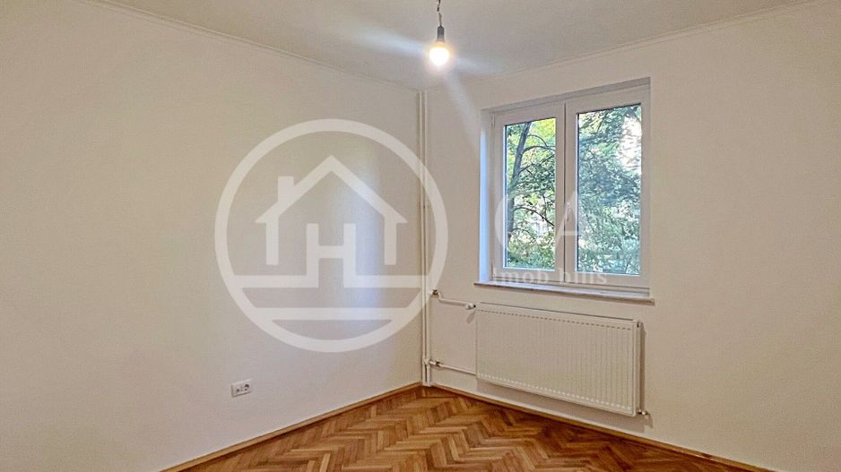 Apartament cu 3 camere de vânzare in cartierul Rogerius, Oradea - Poză 5