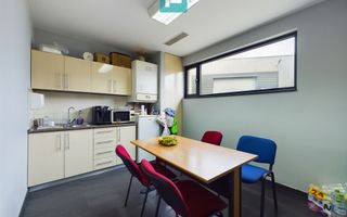 Clădire modernă pentru birouri 340 mp - Poză 7