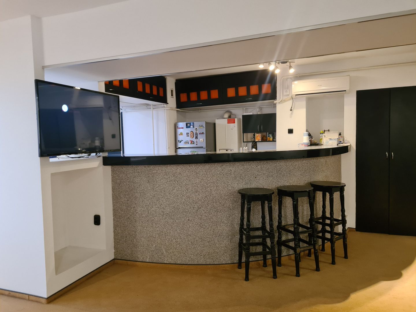 3 camere 93 mp 2/7 Calea Bucuresti - Vodafone - Poză 2