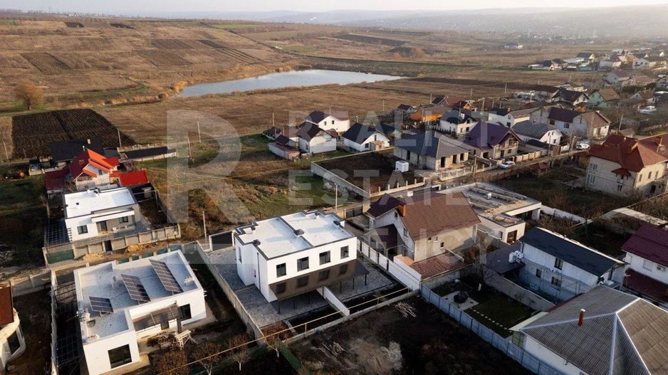 Vânzare, duplex, 3 nivele, str. Frasinilor, Ialoveni - Poză 1