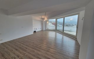 Pethouse de închiriat in centru Resitei - Poză 4