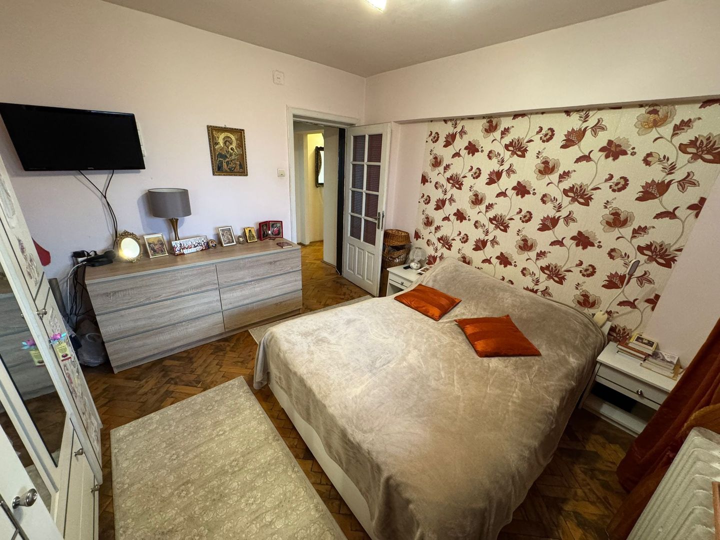 Decomandat si spatios - Poză 1