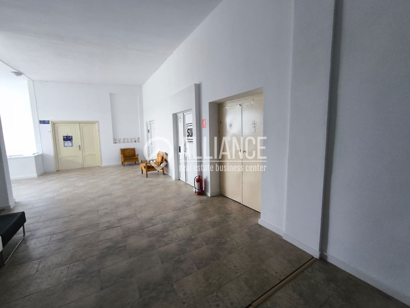 FALEZA NORD cladire multifunctionala 4600 mp cu acces din Bdul Mamaia! - Poză 17