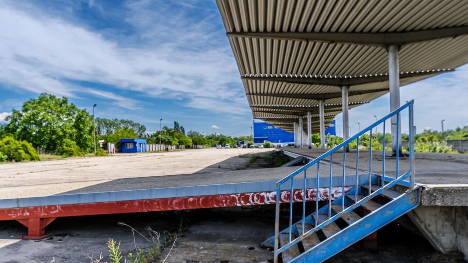 REZERVAT: Platformă betonată cu acces direct la calea ferată - Poză 5