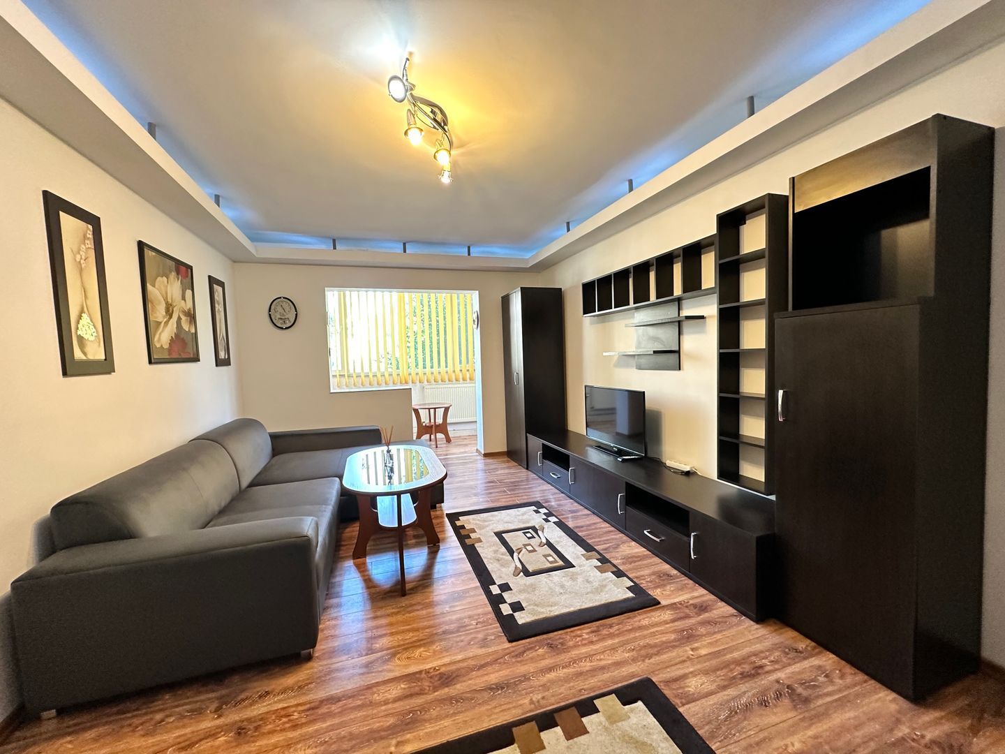 Apartament 3 camere zona Tractoru cu loc de parcare si boxa - Poză 4