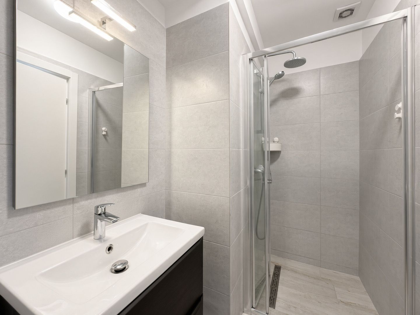 Apartament cu 2 camere, 2 bai | Casa del Mar | Restaurant si  Piscina - Poză 6