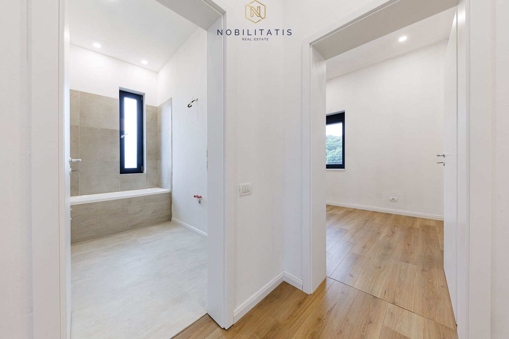 Duplex de vanzare la liziera padurii - 130 mp, 4 bai & 4 dormitoare - Poză 25