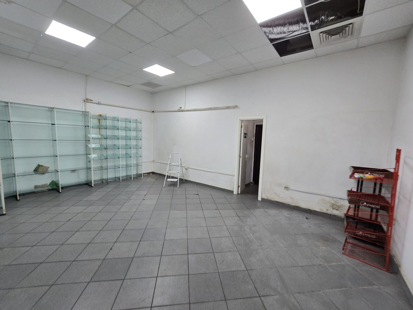 Spatiu comercial in inima cartierului Cornisa - Poză 8