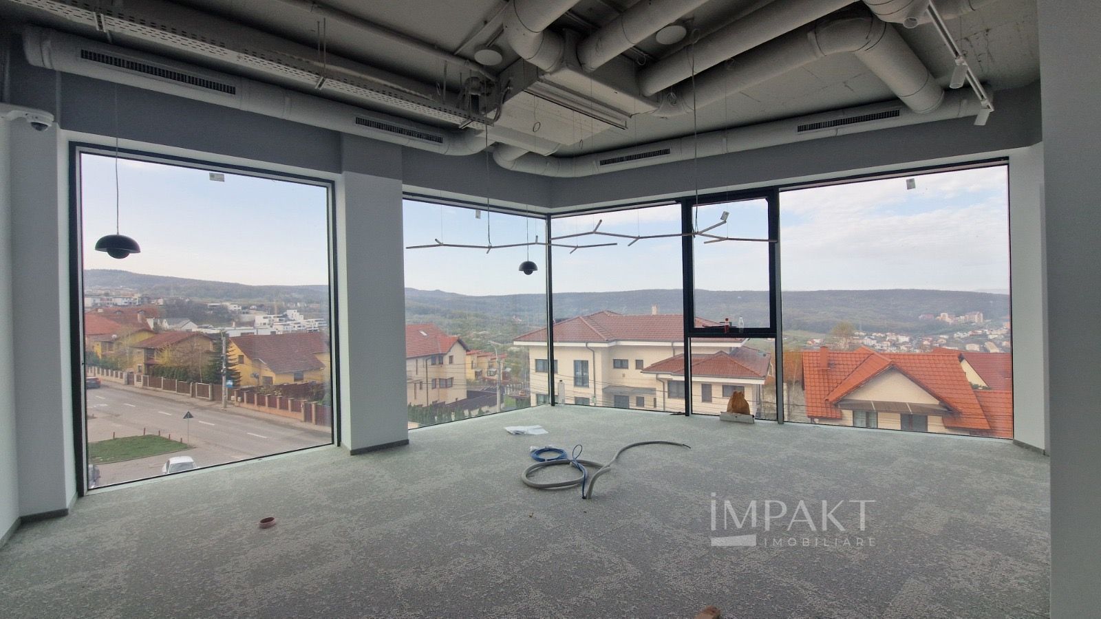 Spatiu servicii in cladire de birouri 440 m2 finisat la CHEIE,  Europa - Poză 3