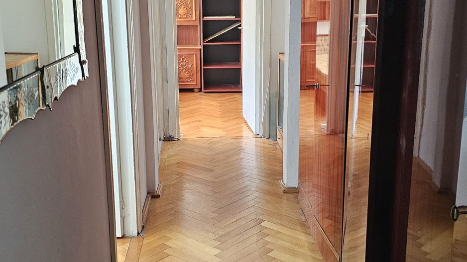 Etaj intermediar | 3 camere | 66 mp + balcon | Zona Spitalul Județean - Poză 10