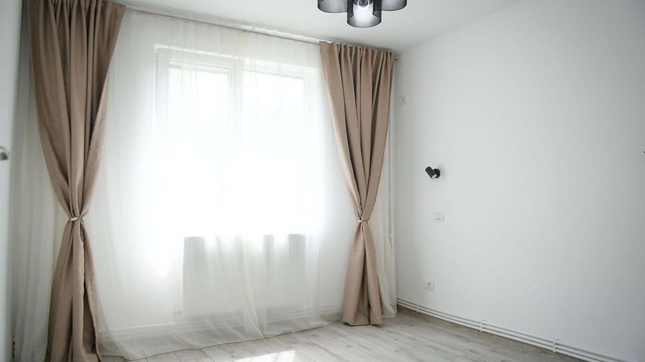 3 camere decomandat, instalatii noi, etaj 2, zona Sebastian - Poză 1