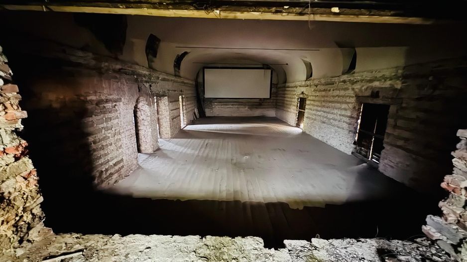 Casa Diosig + Cinematograf si teren - Poză 10