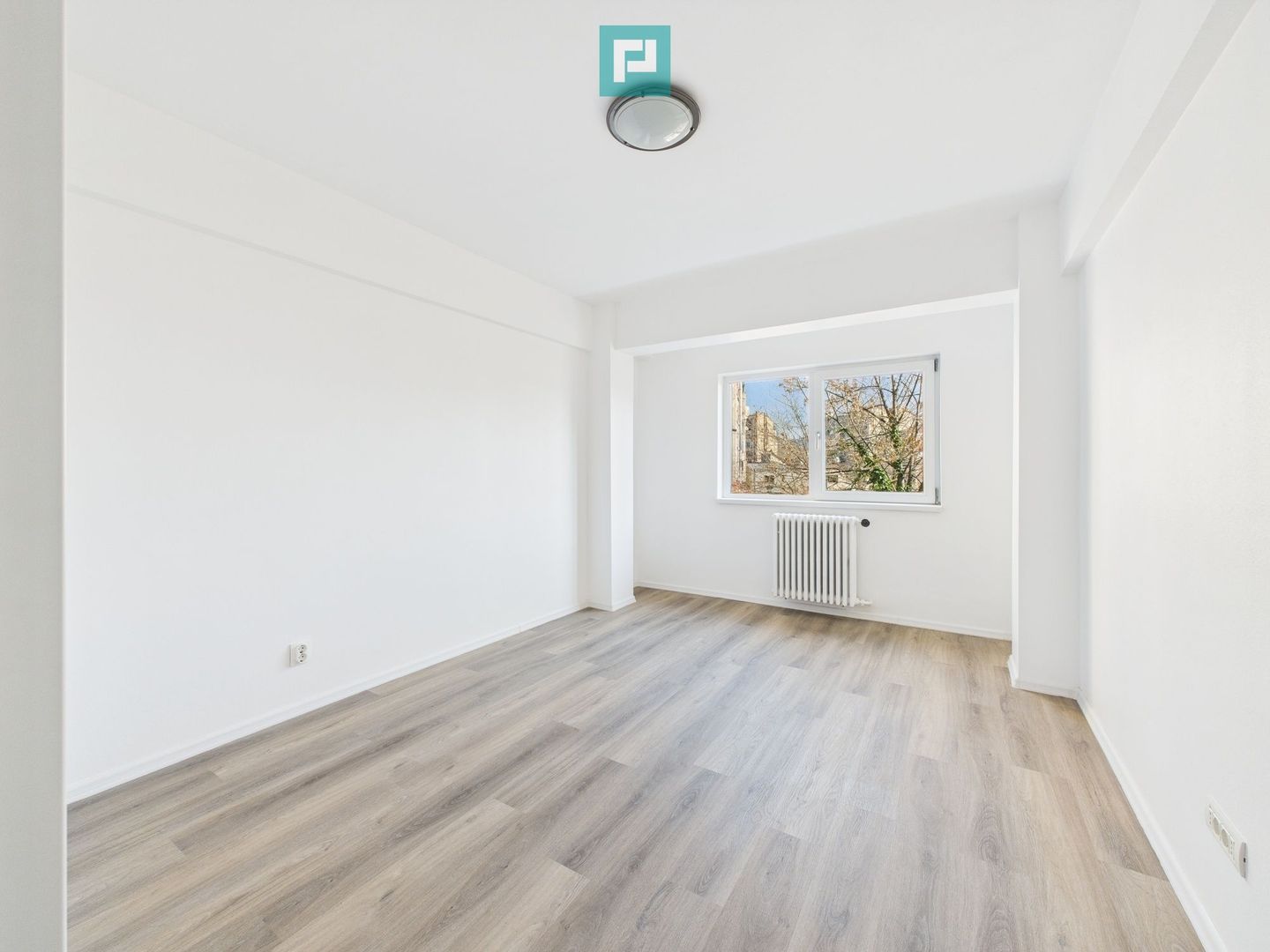 Apartament complet renovat de închiriat în Piața Kogălniceanu - Poză 3