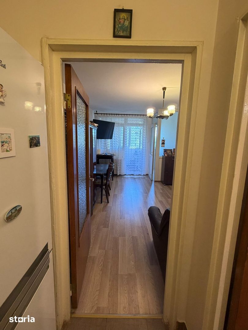 Vanzare Garsonieră renovată, 31 mp, 75 m metrou Favorit, balcon, AC - Poză 3