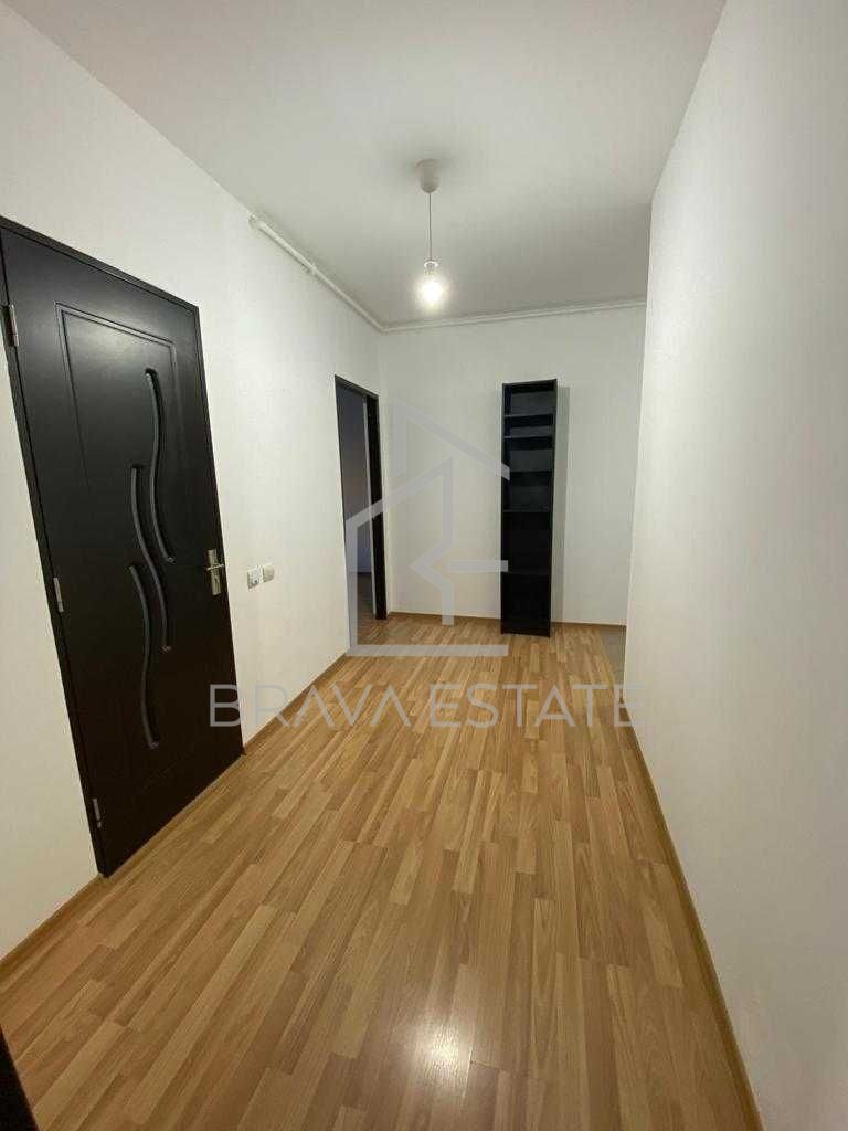 Apartament 2 camere, balcon, parcare, Zona VIVO - Poză 3